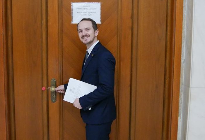 Inițiativă legislativă: o constituție pentru fiecare tânăr care a împlinit 18 ani