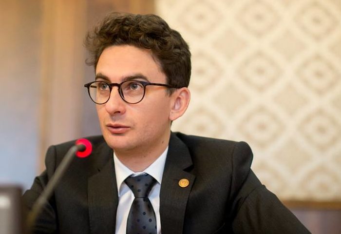USR vrea să modifice Legea Adopției