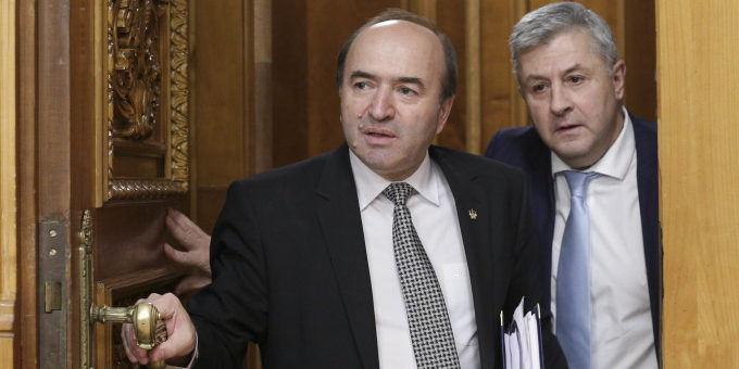 Tudorel Toader vrea o marionetă la șefia DNA. USR cere public motivarea deciziei ministrului