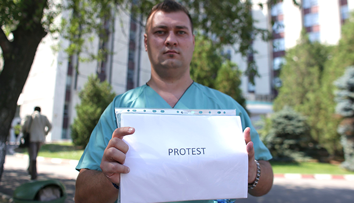 Sistemul sanitar precar împinge doctorii spre greva foamei. Guvernul, responsabil de găsirea unor soluții imediate